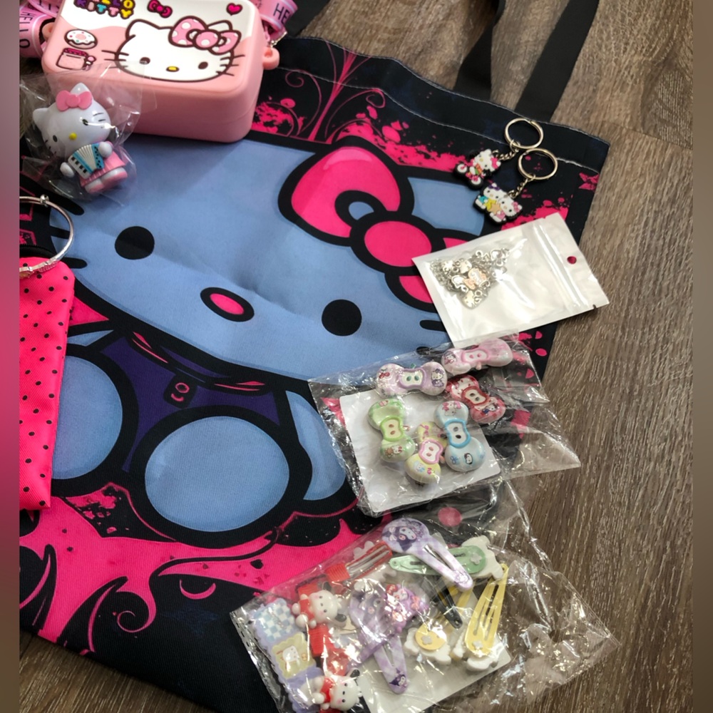 Hello Kitty Bundle - Picture 3 of 9